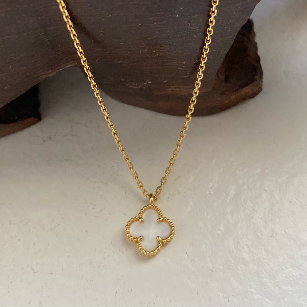 SOLD Van Cleef & Arpels Sweet Alhambra 18K gold